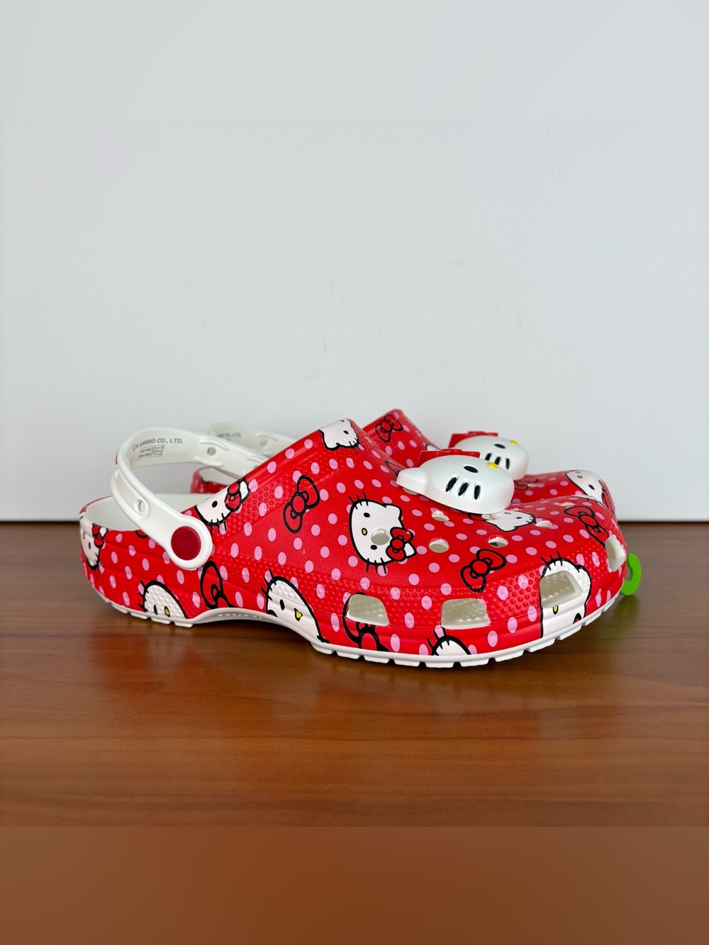 Crocs Hello Kitty Classic Clogs